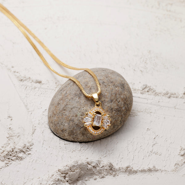 Glimmering Chain Pendant