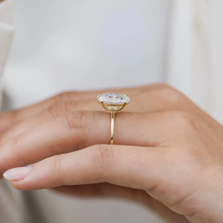 Oval Cut Moissanite Diamond Ring